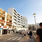 Ivory Seafront With Views!- Fl 15 By Homely