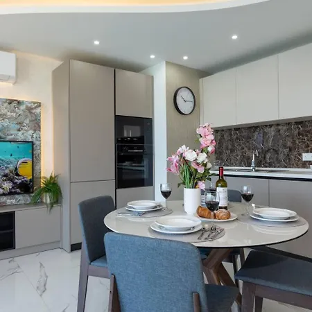 Apartment Ivory Seafront With Views!- Fl 15 By Homely