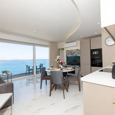 Ivory Seafront With Views!- Fl 15 By Homely Apartment