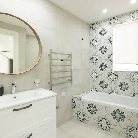 Apartment Ivory Seafront With Views!- Fl 15 By Homely