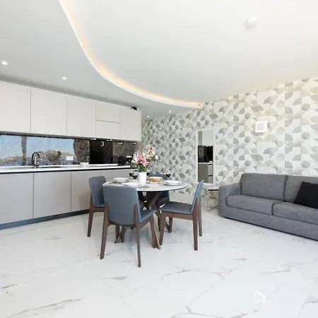 Ivory Seafront With Views!- Fl 15 By Homely 圣保罗湾城