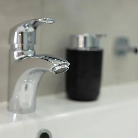 Ivory Seafront With Views!- Fl 15 By Homely * St. Paul's Bay