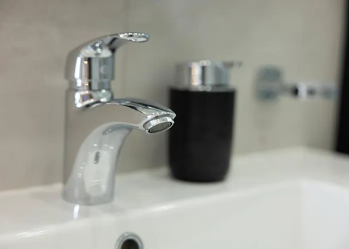 Ivory Seafront With Views!- Fl 15 By Homely * St. Paul's Bay