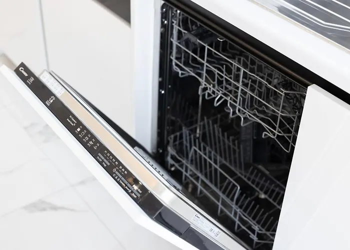 Ivory Seafront With Views!- Fl 15 By Homely St. Paul's Bay