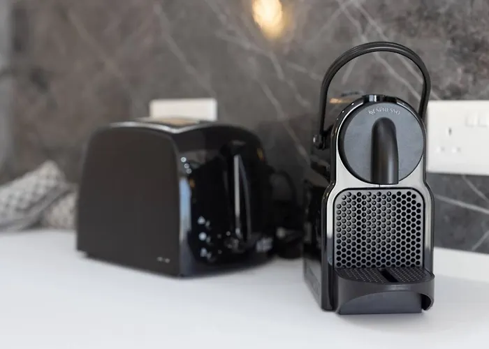 Ivory Seafront With Views!- Fl 15 By Homely