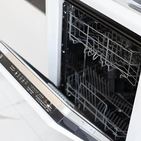 Ivory Seafront With Views!- Fl 15 By Homely خليج سانت بول