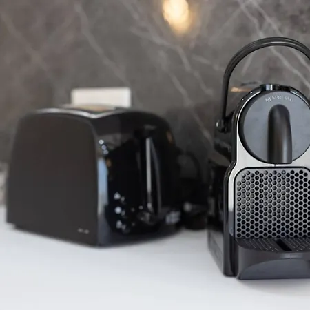 Ivory Seafront With Views!- Fl 15 By Homely